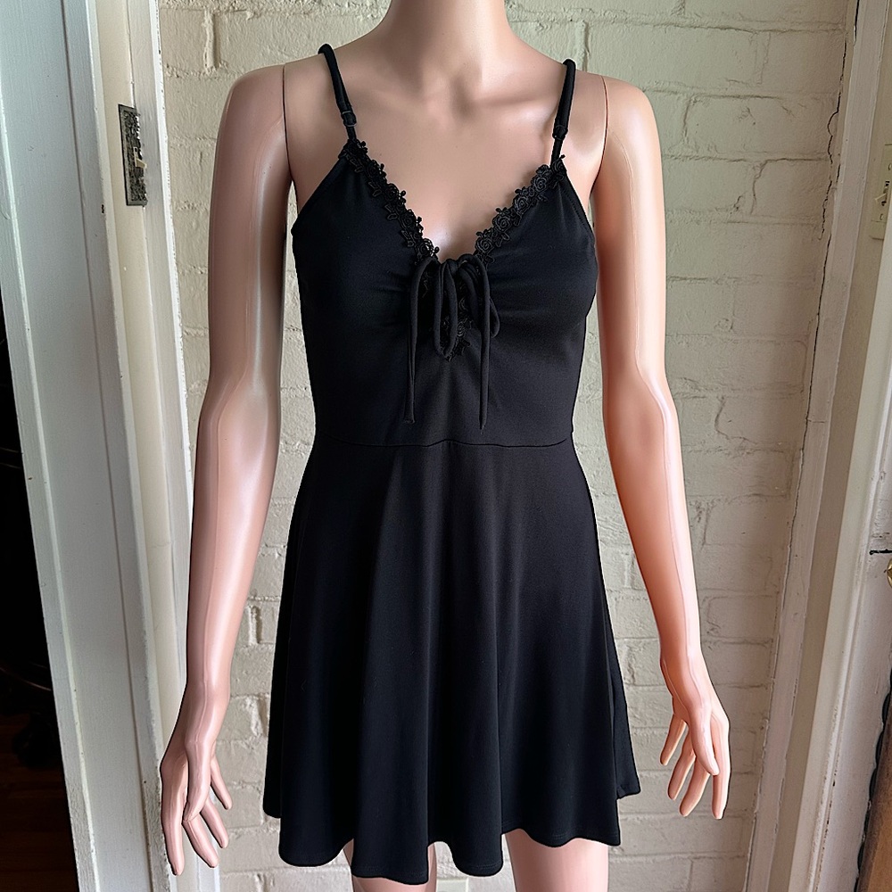 H & M divided size 6 black adjustable spagetti strap dress